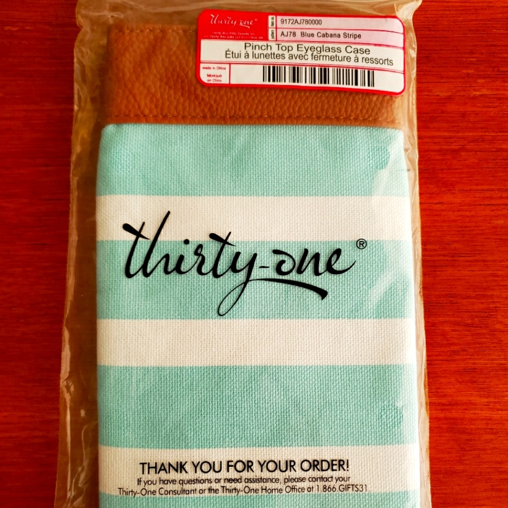 Thirty-One pinch top eyeglass case.